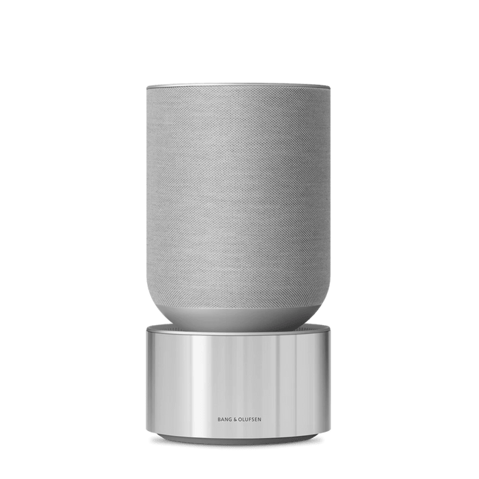 Beosound Balance højtaler i grå stof og børstet aluminium på hvid baggrund