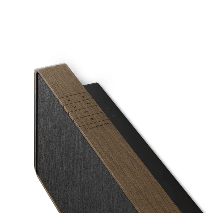Bang & Olufsen Beosound Stage soundbar set oppefra med træfinish og sort stof
