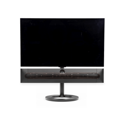 Bang & Olufsen Beosound Premiere i black anthracite aluminium mørk eg højttalerfront med 42" LG C5 OLED TV på gulvstand