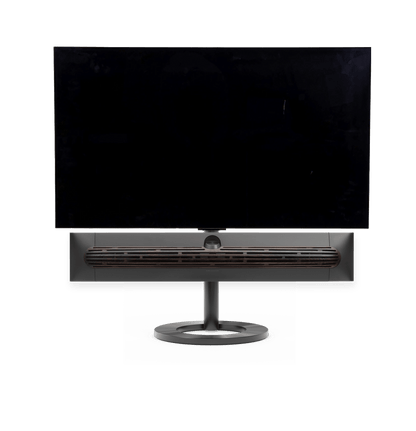 Bang & Olufsen Beosound Premiere i black anthracite aluminium mørk eg højttalerfront med 48" LG C5 OLED TV på gulvstand