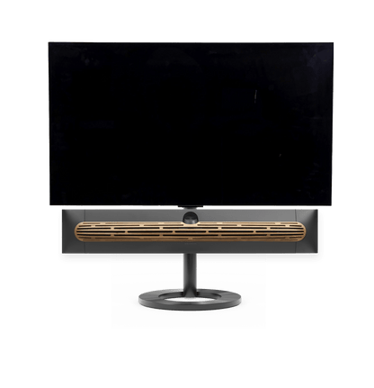 Bang & Olufsen Beosound Premiere i black anthracite aluminium eg højttalerfront med 48" LG C5 OLED TV på gulvstand