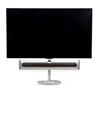 Bang & Olufsen Beosound Premiere i natural aluminium mørk eg højttalerfront med 55" LG C5 OLED TV på gulvstand