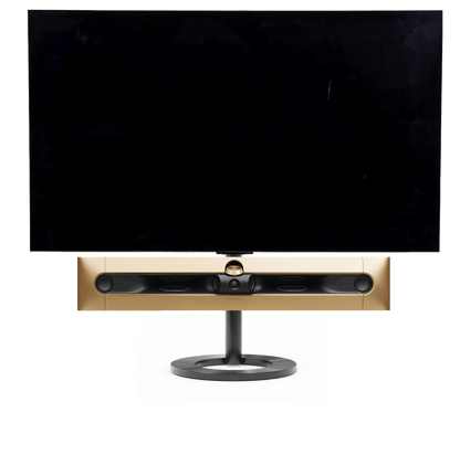 Bang & Olufsen Beosound Premiere i gold tone aluminium uden højttalerfront med 65" LG C5 OLED TV på gulvstand