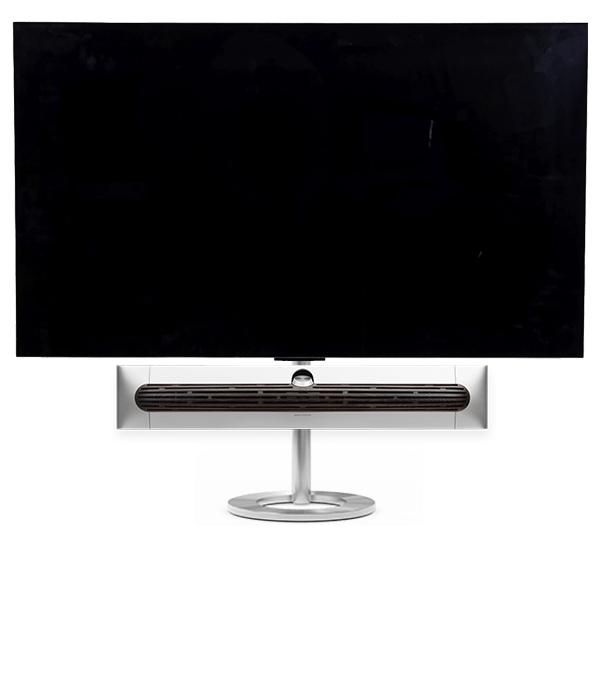 Bang & Olufsen Beosound Premiere i natural aluminium mørk eg højttalerfront med 65" LG C5 OLED TV på gulvstand