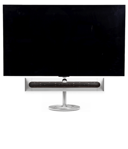 Bang & Olufsen Beosound Premiere i natural aluminium mørk eg højttalerfront med 65" LG C5 OLED TV på gulvstand