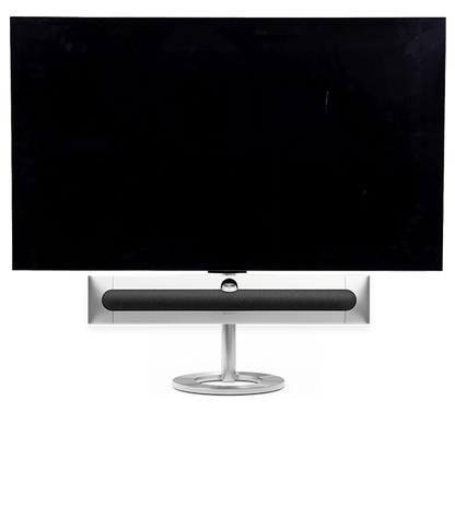 Bang & Olufsen Beosound Premiere i natural aluminium grey melange stof højttalerfront med 65" LG C5 OLED TV på gulvstand