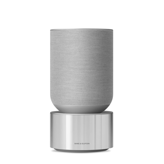 Beosound Balance højtaler i grå stof og børstet aluminium på hvid baggrund