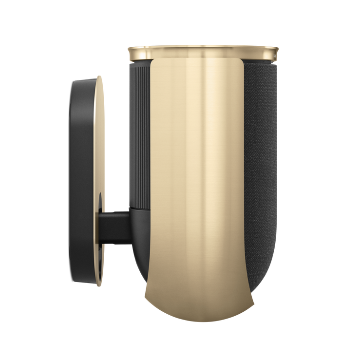 Beolab 8 højttaler i guld finish med sort vægbeslag og tekstil side