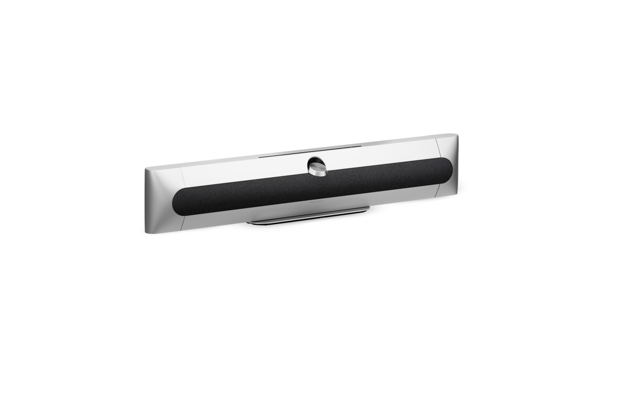 Beosound Premiere soundbar i sølv med sort akustisk stof, vist i skrå vinkel