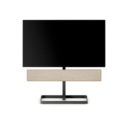 Beosound Stage soundbar monteret på sort TV-stativ med træfinish