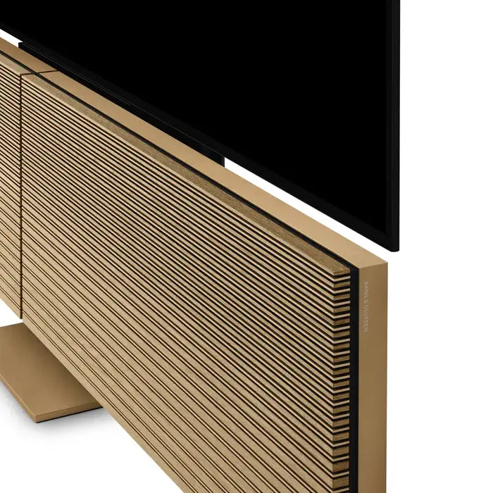 Bang & Olufsen Beovision Harmony fjernsyn med trælameller og sort skærm