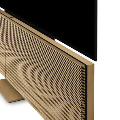 Bang & Olufsen Beovision Harmony fjernsyn med trælameller og sort skærm