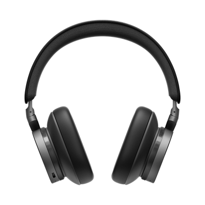 Bang & Olufsen Beoplay H95 over-ear hovedtelefoner i sort på hvid baggrund