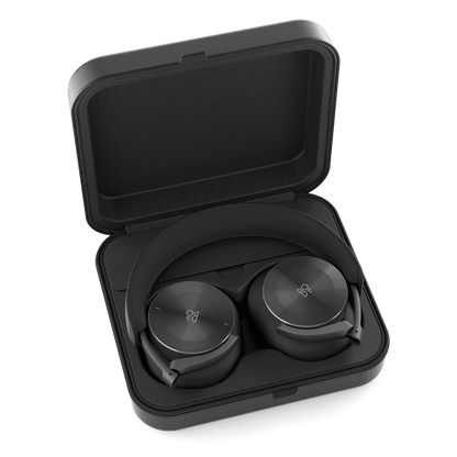 Beoplay H95 hovedtelefoner i sort i åben transportkasse
