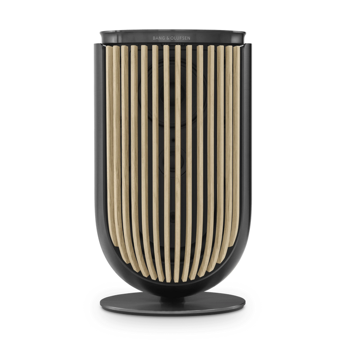 Bang & Olufsen Beolab 8 højttaler i sort og guld på hvid baggrund