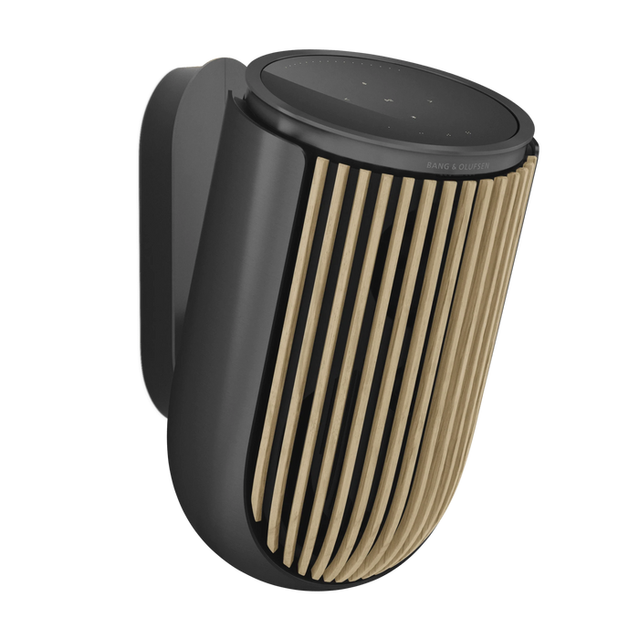 Bang & Olufsen Beolab 8 højttaler i sort og guld med vertikal ribbet design og touch-betjening på toppen
