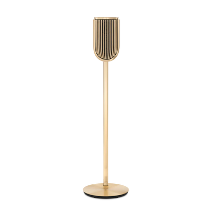 Bang & Olufsen Beolab 8 højttaler i guld finish med cylindrisk design på gulvstativ