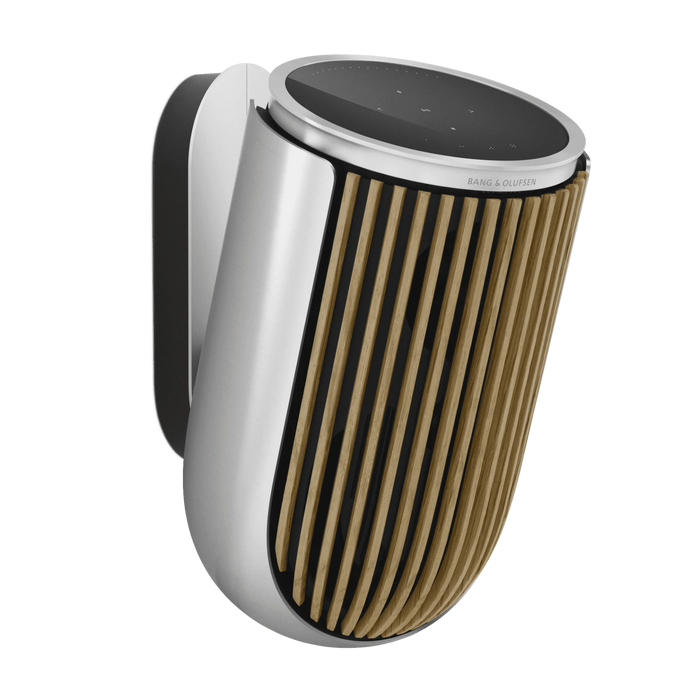 Bang & Olufsen Beolab 8 kompakt højttaler i hvid og guld med vertikal rillemønster