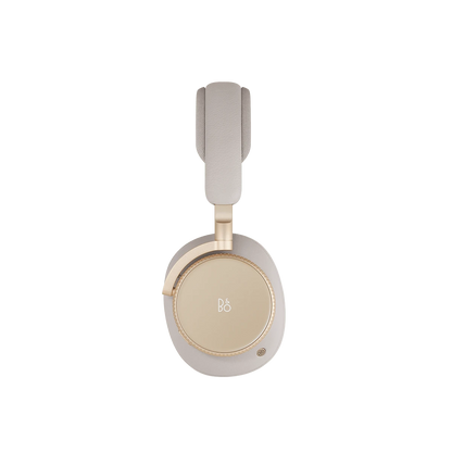 Bang & Olufsen Beoplay H100 over-ear hovedtelefoner i guld og beige farver på hvid baggrund