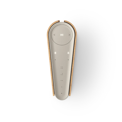 Beosound Emerge kompakt WiFi hjemmehøjttaler i beige med trædetaljer og kontrol-touch-panel øverst