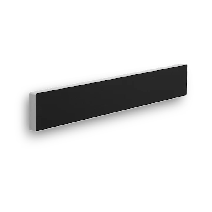 Bang & Olufsen Beosound Stage soundbar i sort på hvid baggrund