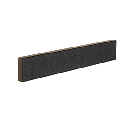 Bang & Olufsen Beosound Stage soundbar med mørkt tekstil og træramme