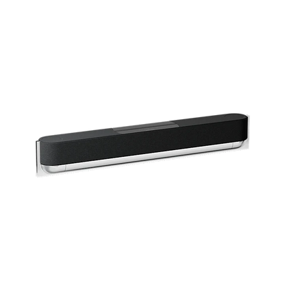 Beosound Theatre soundbar i sort med sølvfarvet base på hvid baggrund