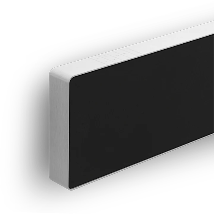 Beosound Stage soundbar i hvid og sort på hvid baggrund